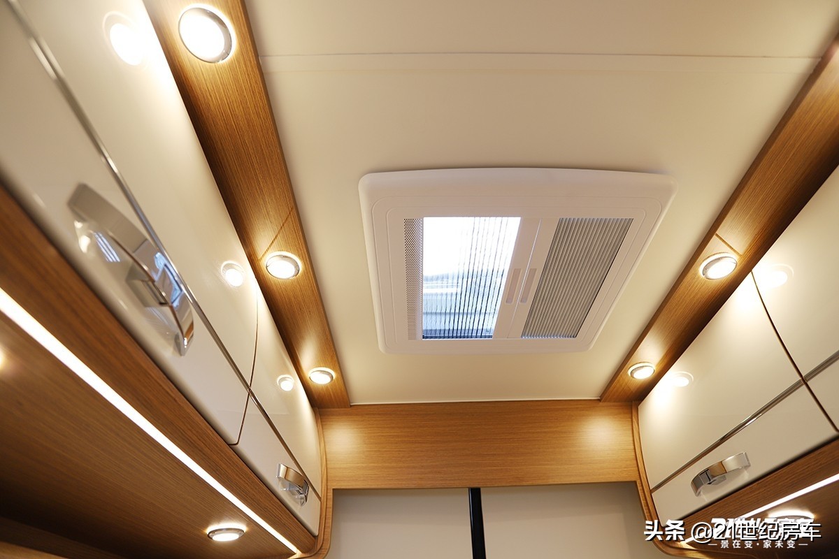 福特商务旅游一体的豪华房车,福特黑骑士商旅两用房车