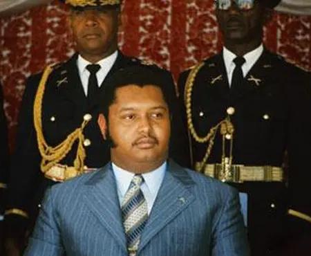 总统疯狂敛财，百姓穷得吃土，被五常点名批评的失败国度