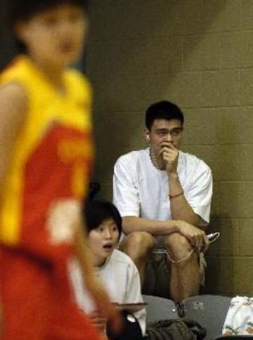 篮球巨星姚明现在的年龄有多大了,姚明为什么退役六年才入选名人堂