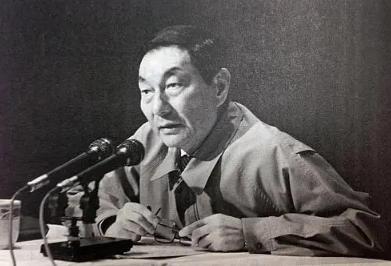 *镕基朱**公正廉洁铁面无私,幼年时失去双亲成孤儿,直言不怕得罪人