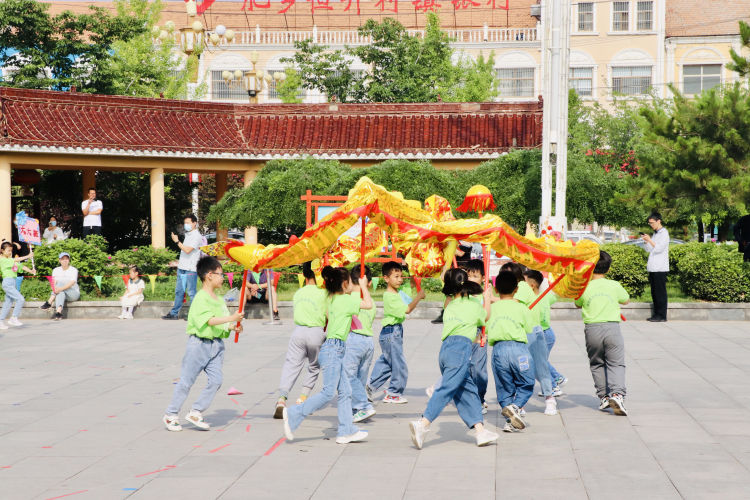 幼儿园亲子运动会主题大手牵小手,小手拉大手运动会