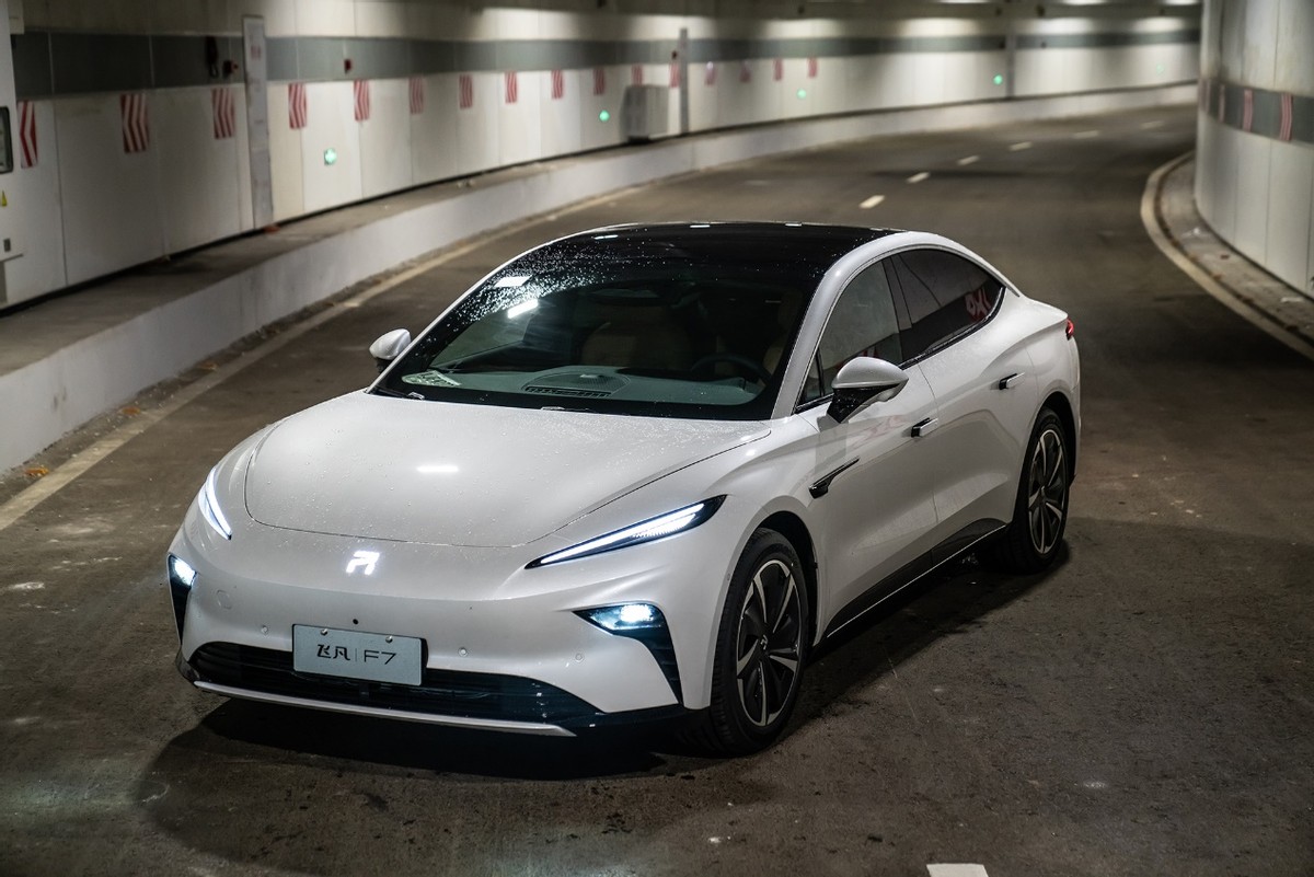 “巴赫”是怎么挤爆车企服务器的？