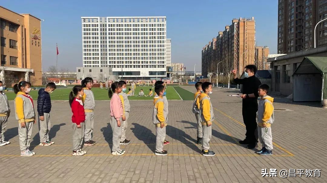 90多门课程助力巩华娃学足学好