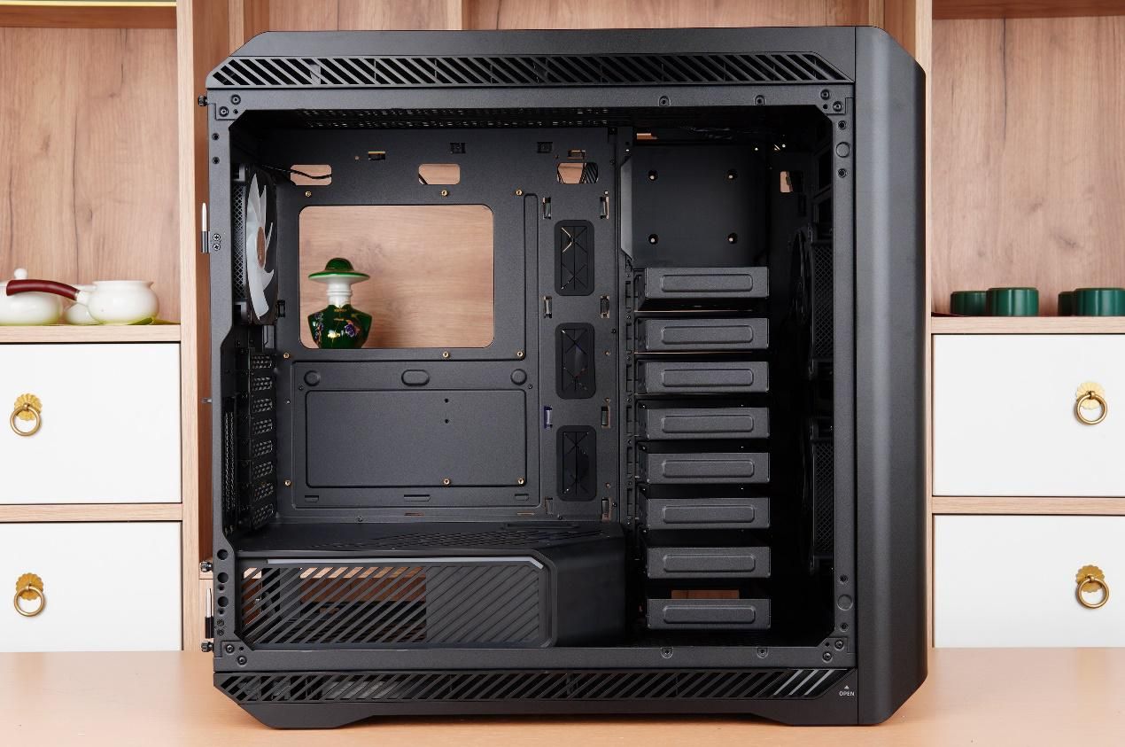 可以装多个硬盘的主机箱,带可插拔硬盘盒的主机