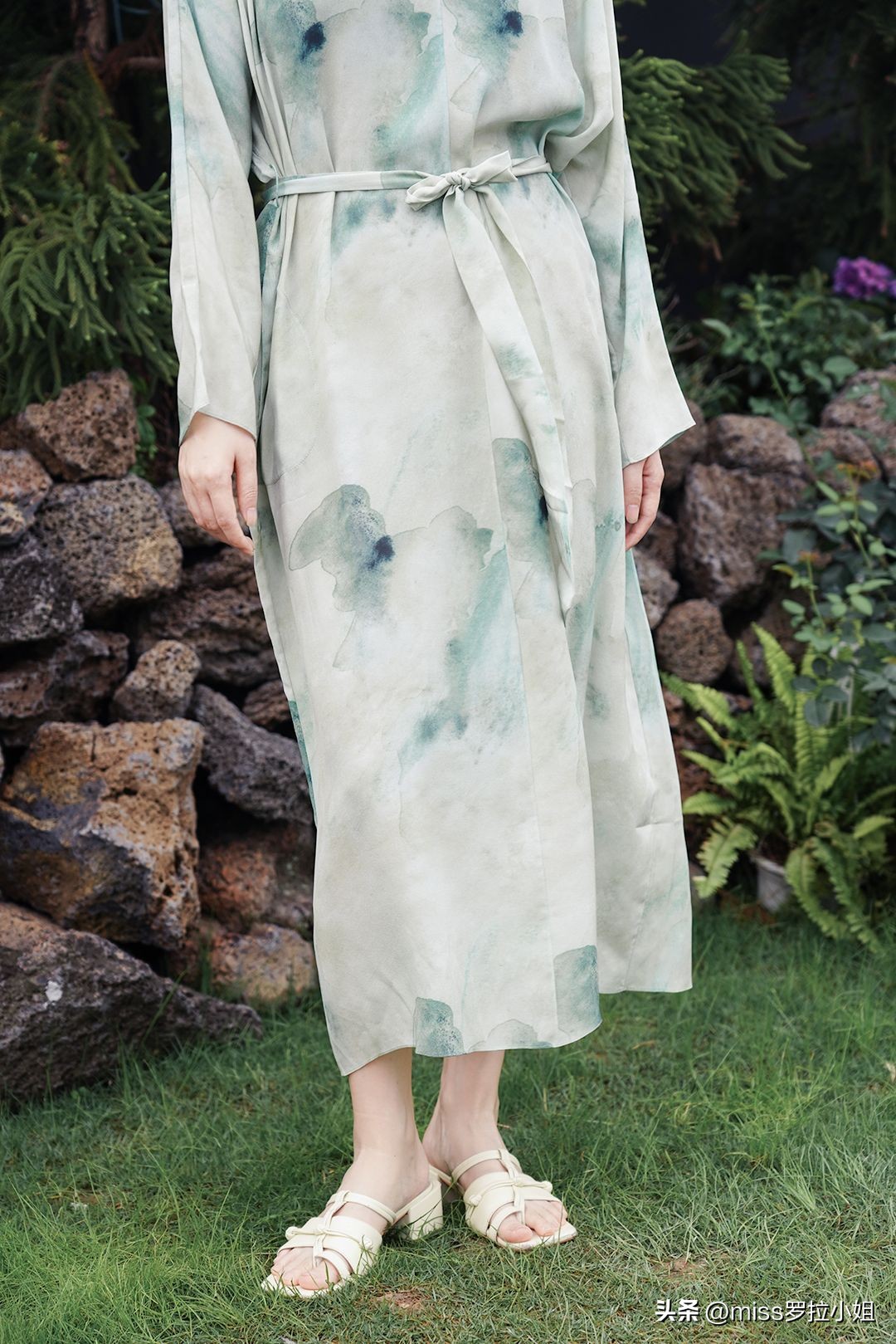 适合旅游连衣裙高级感秋季,出游连衣裙高级感穿搭轻奢