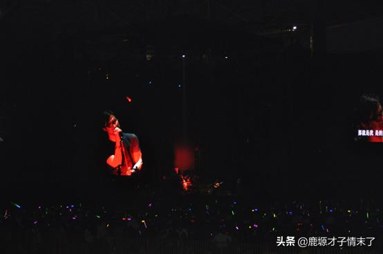 汪峰2013上海演唱会完整版,2013年汪峰演唱会深情告白章子怡