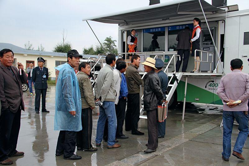 为什么银行的钱每天要运走,银行为什么每天都要运钞