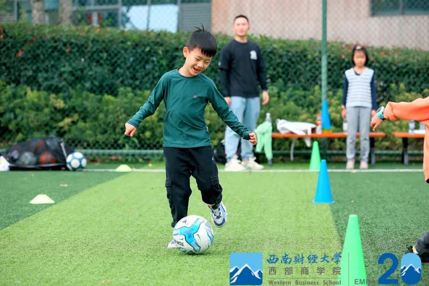 吹响集结号角，讲好足尖故事｜第二届西部商学院校友企业足球赛隆重开幕