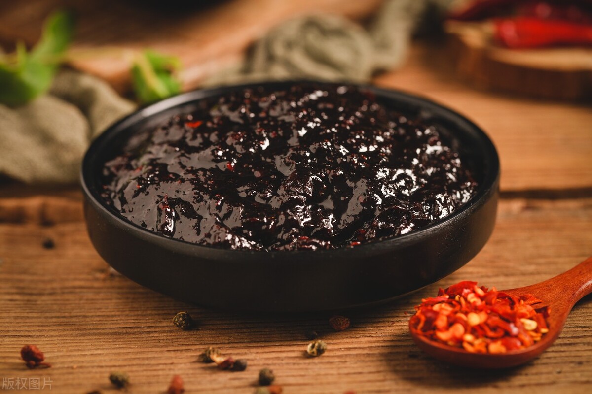 炸酱肉丝面条怎么做最好吃,芹菜炒肉炸酱面的做法