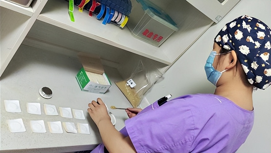 使用抗生素消炎药后腹泻呕吐,用抗生素后引起腹泻如何治疗