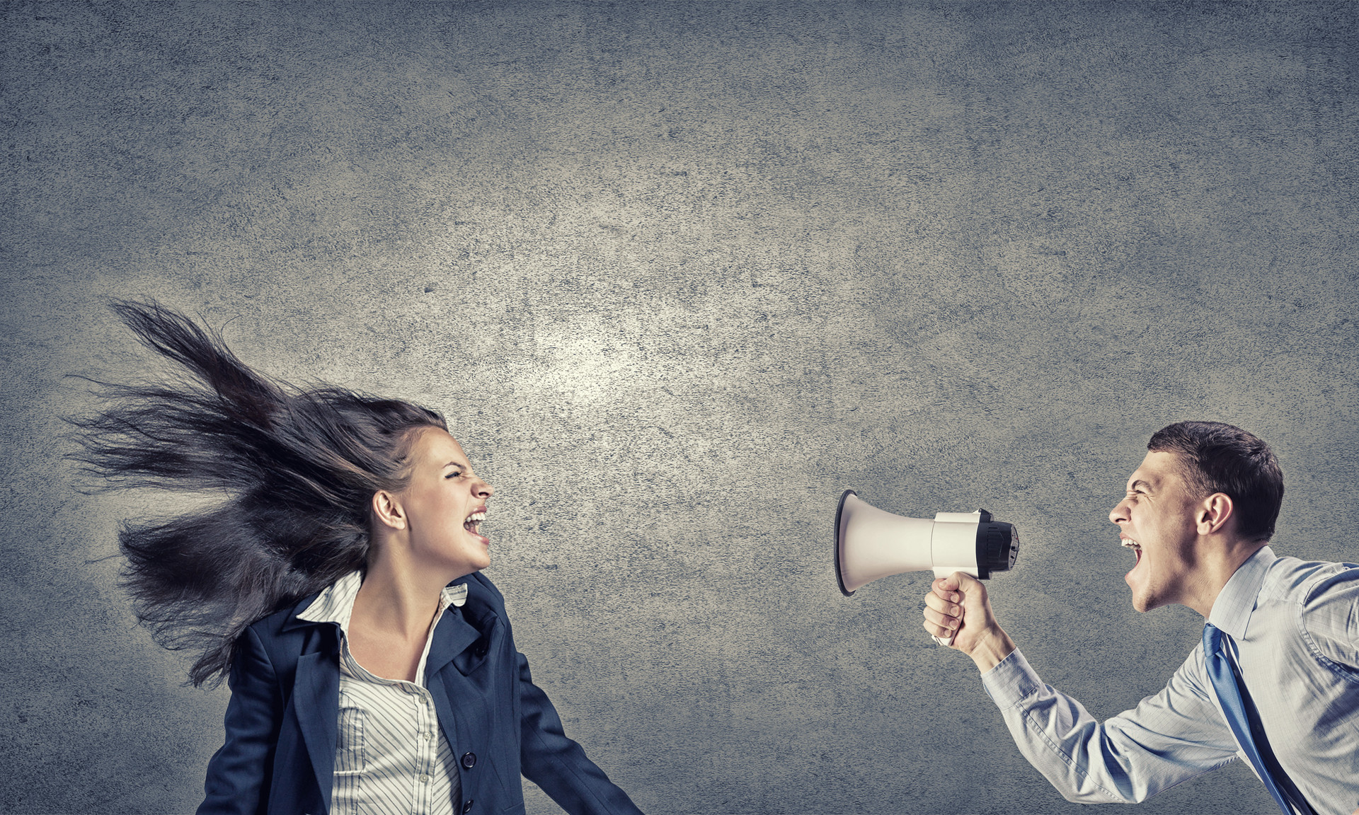 领导批评下属的十大套路,领导当众批评你是为了让你难堪吗