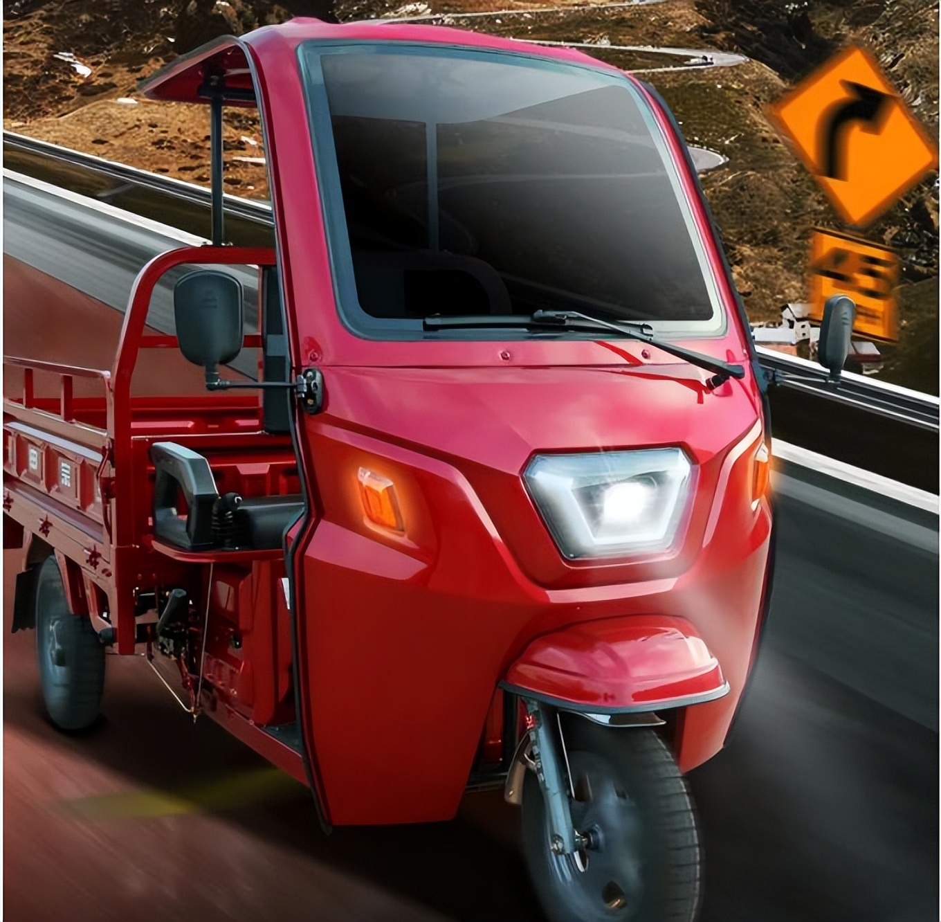 小型电动拉货三轮车尺寸与价格,载重一吨的半封闭电动三轮车介绍