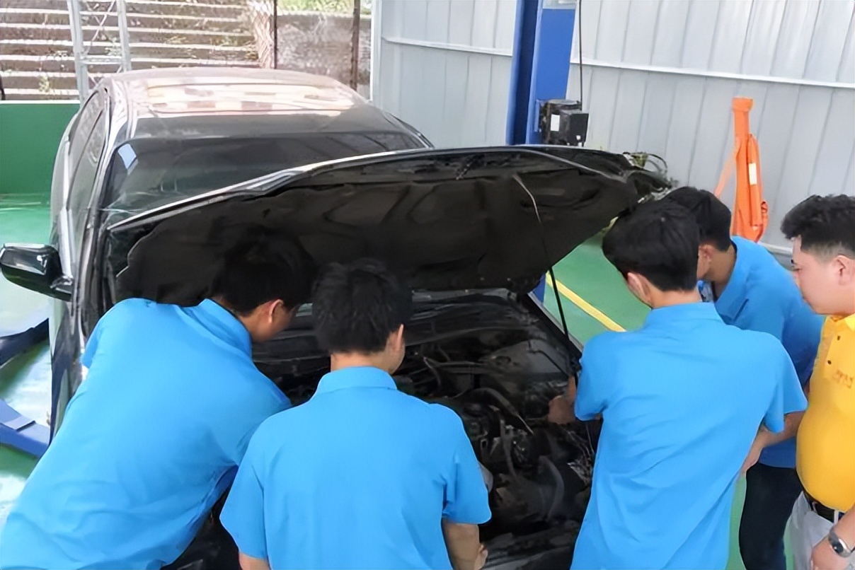 汽车美容装潢证需要多少钱,汽车美容装饰店需要多少钱