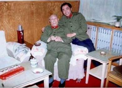 一悍将写信给毛主席:我在“那边”只是中将,有什么资格评上将?