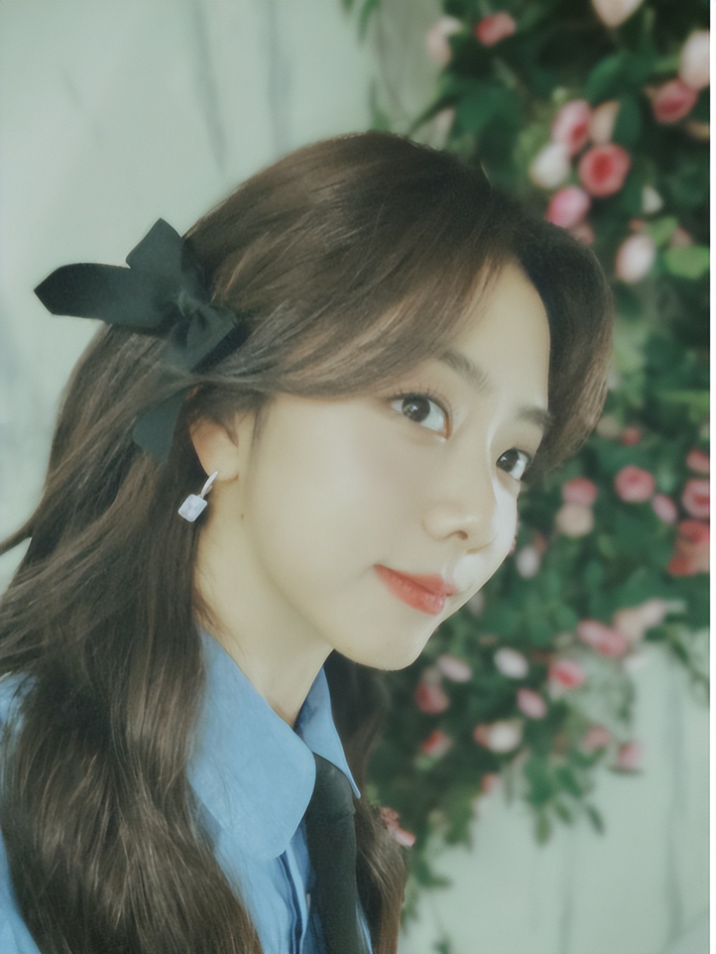 谭松韵穿西装变身酷girl超养眼,谭松韵西装革履花领带