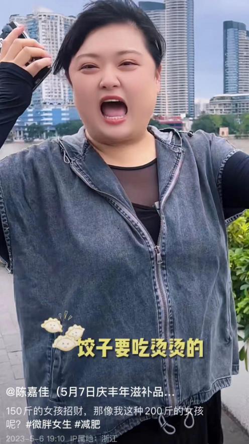 前TVB女星吃路边摊引热议！体重200斤38岁未恋爱，上海购3套豪宅