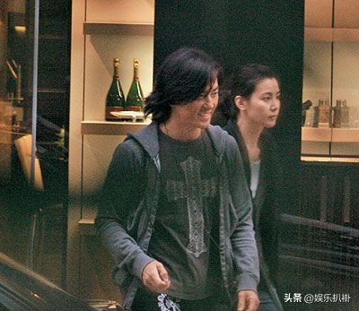 郑伊健54岁变化,54岁郑伊健还在留长发