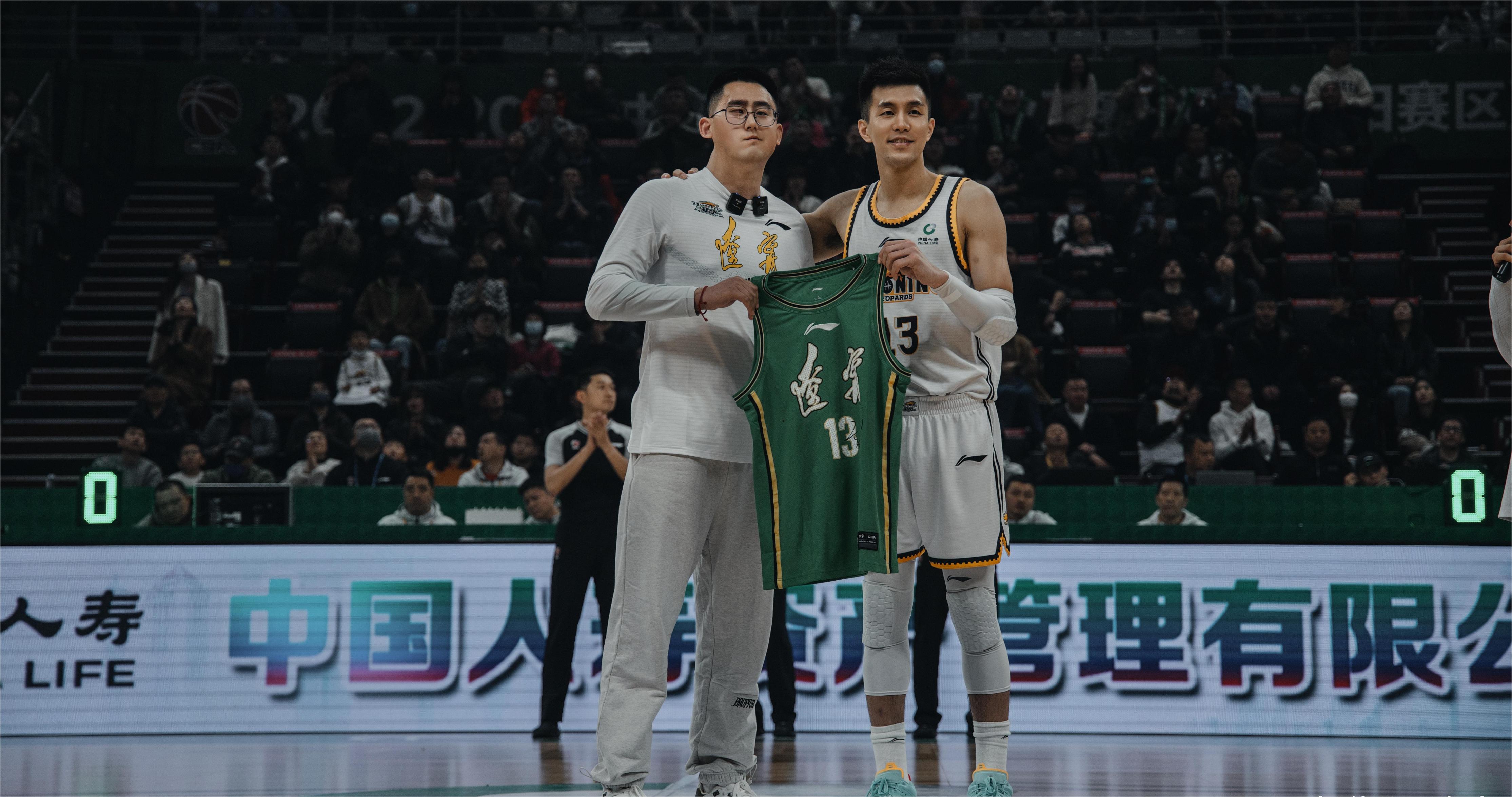 从体校顶级男神到“容貌尽毁”的病人，这个男孩经历了什么？