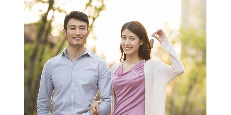 亲爸后妈打孩子被后爸亲妈救走,亲爸后妈把孩子给打了