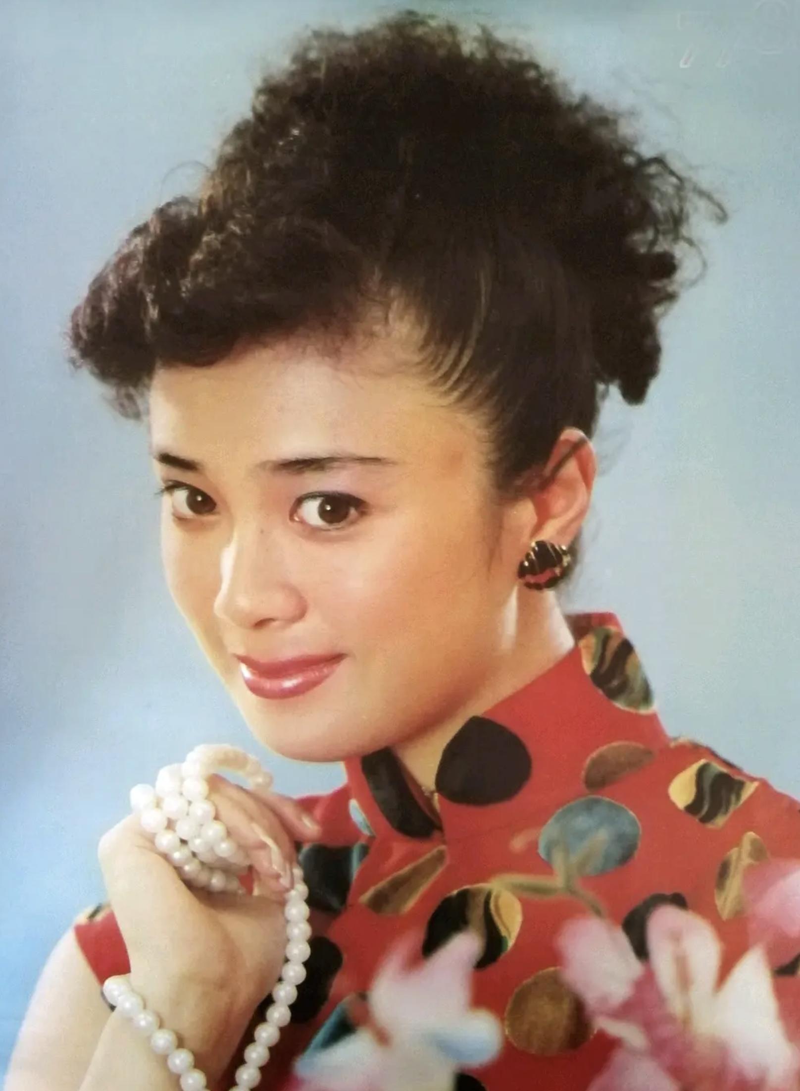 傅艺伟年轻时的生活照,傅艺伟年轻时的盛世容颜34岁