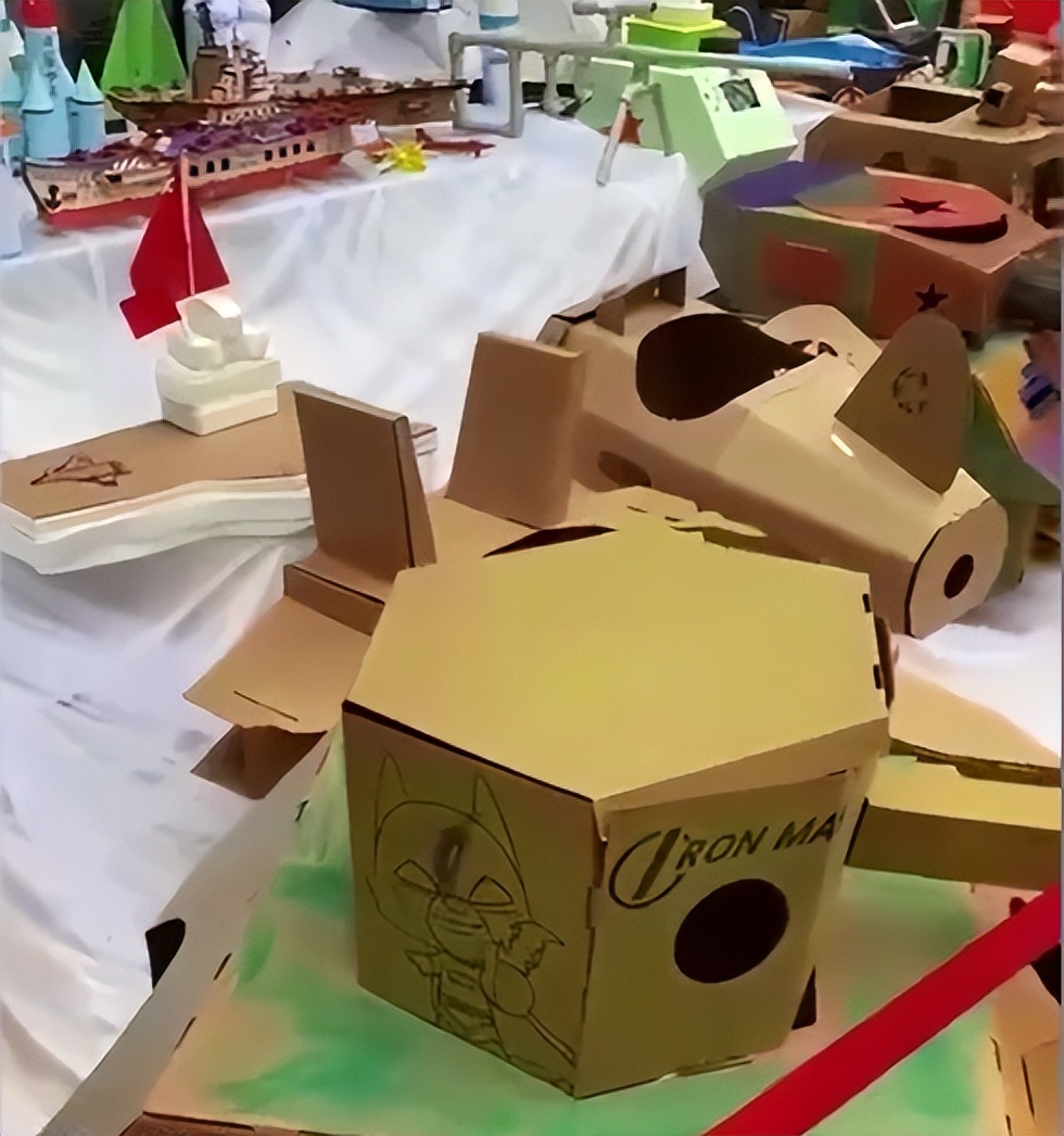 国庆飞机立体手工作品幼儿园,国庆飞机的手工作品幼儿园