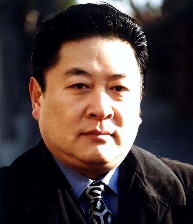 前央视主持人刘斌：三婚娶马蓉闺蜜，三次婚姻均失败，62岁养三娃