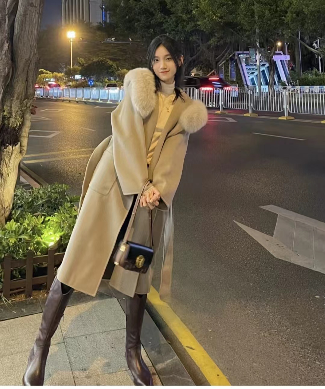 大衣搭长靴优雅阔太,大衣配长靴显矮