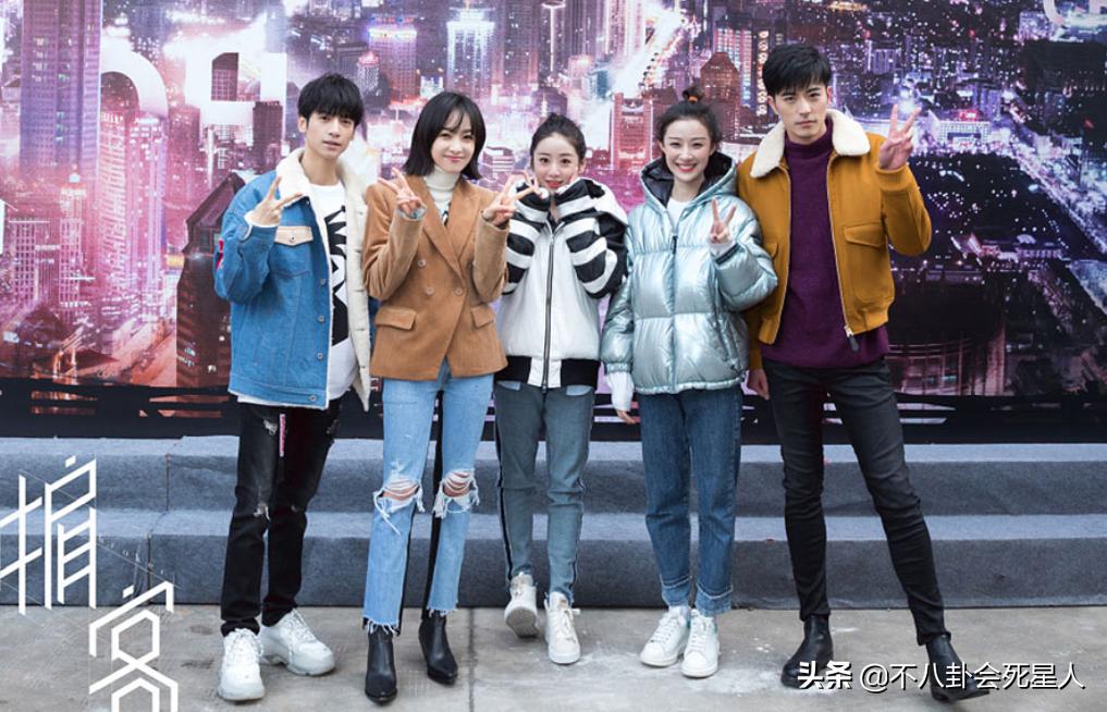 男人味也能“造假”？眉毛稀疏、画腹肌、贴鬓角，张艺兴差距最大