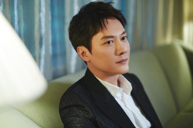 冯绍峰情史丰富,冯绍峰婚后更加成熟稳重了
