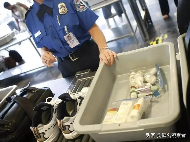 加拿大妹子向闺蜜借名牌包背！结果弄坏包闹上法庭！赔了$1500