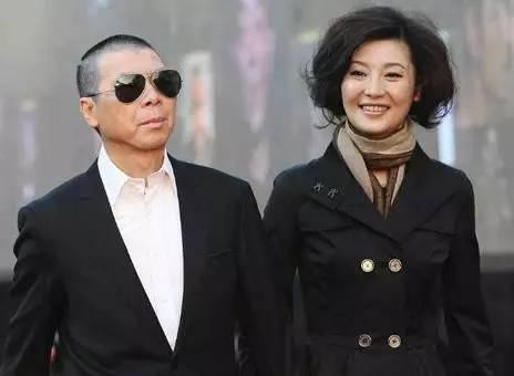 徐帆冯小刚经历,冯小刚徐帆携15岁养女露面