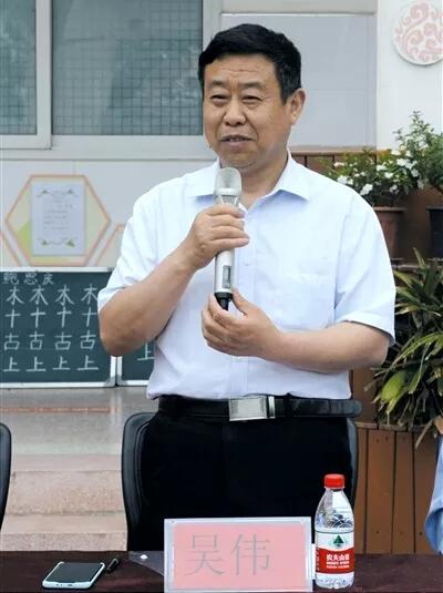 ​作文如做人，做人胜作文聆听吴伟“做人与作文”主题教育报告有感