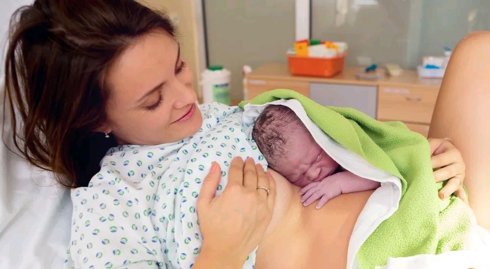 新生儿与母亲肌肤接触多长时间,婴幼儿和母亲接触