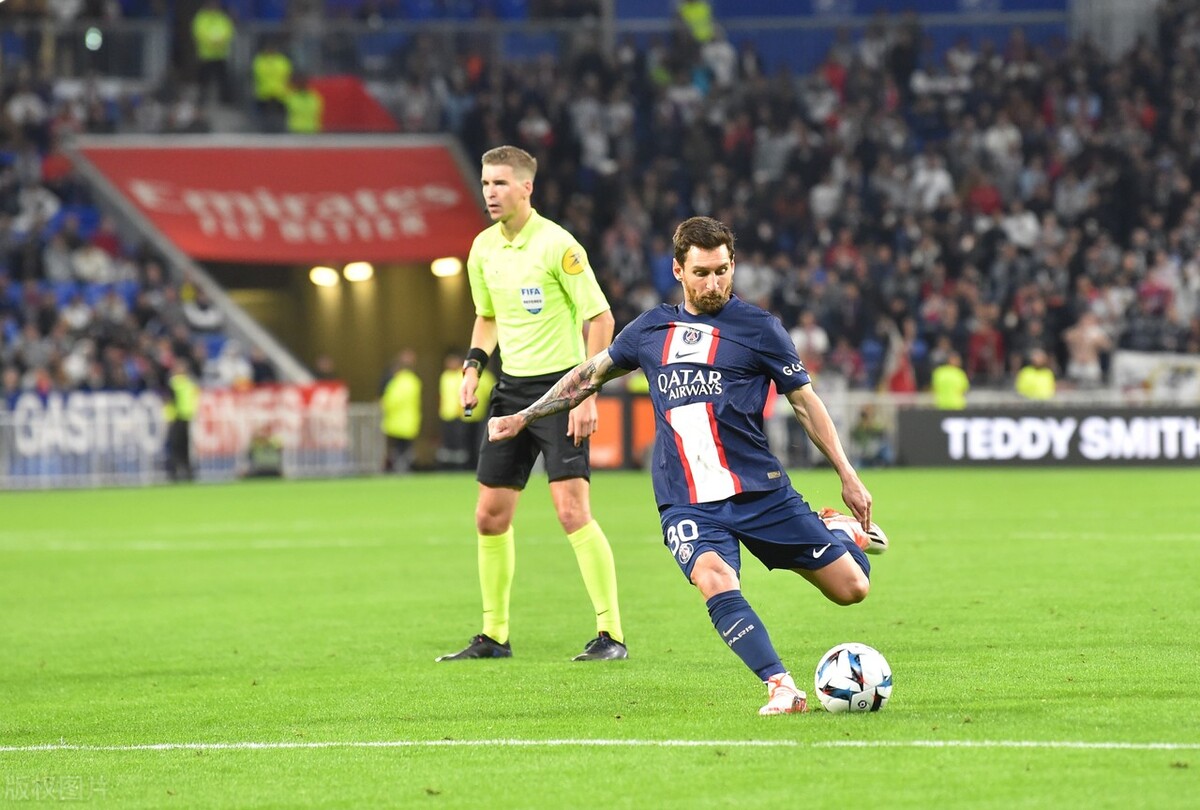 托雷斯和c罗谁的历史地位高,c罗梅西托雷斯