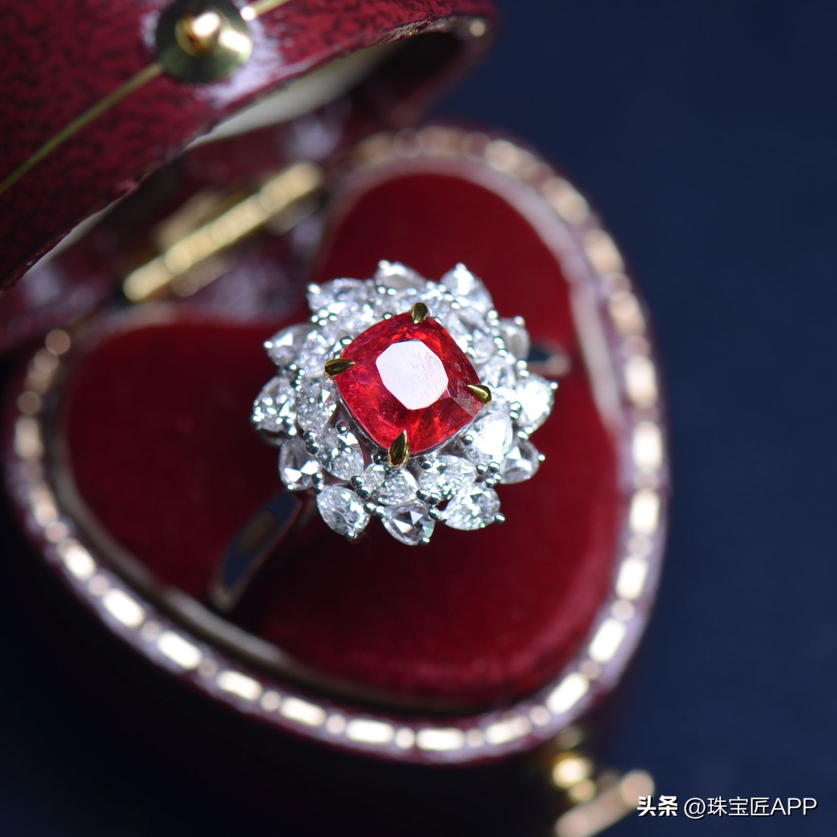 最适合新年戴的9款大牌红色珠宝,红色的珠宝