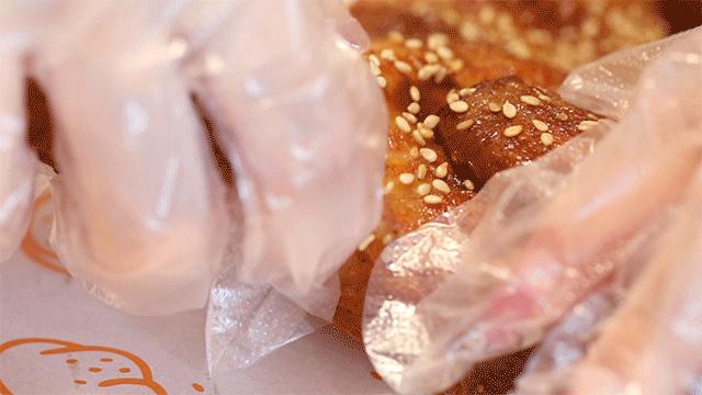 丹霞庄出现一个奇怪阿叔,一万块的店租竟卖起一元一只大鸡腿