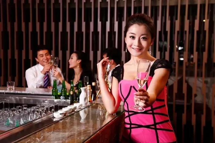 女人在一起时会说什么?我老婆跟闺蜜聊完后,天天骂我又渣又不靠谱