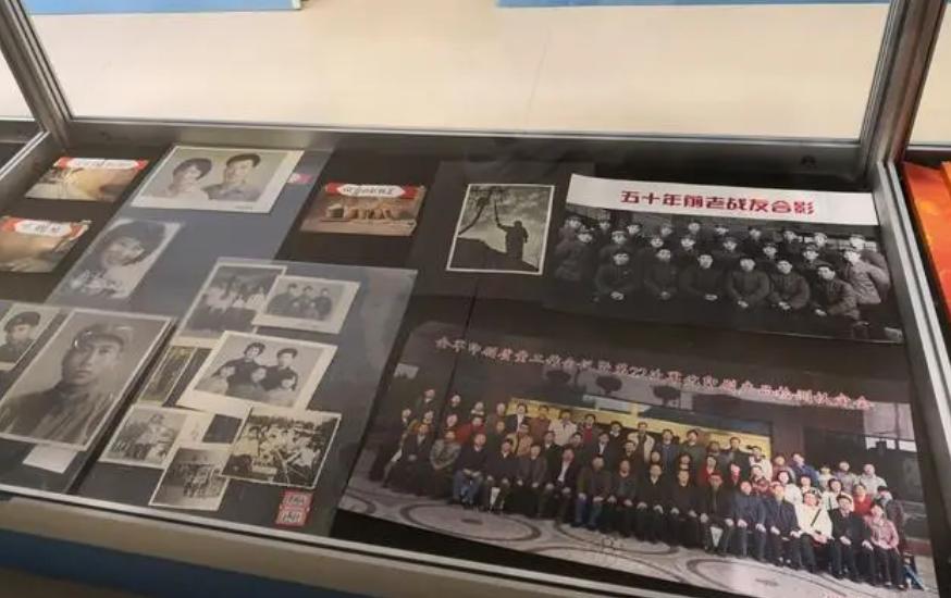 为什么彩色照片时间久了会褪色,为何现在的照片都会褪色模糊