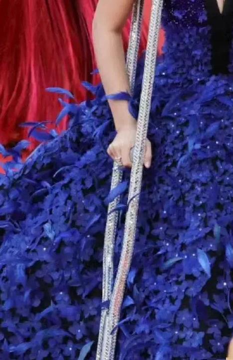 戛纳红毯摔倒的女星,戛纳走红毯摔倒