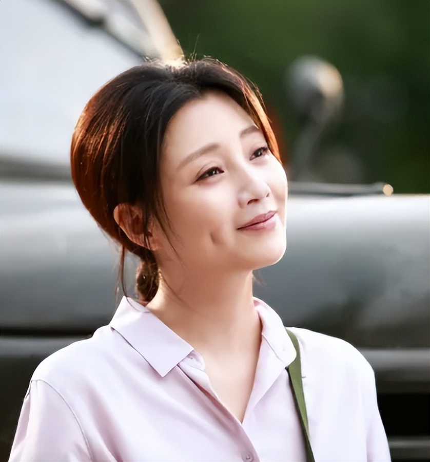 殷桃年轻时颜值巅峰,殷桃回眸一笑百媚生