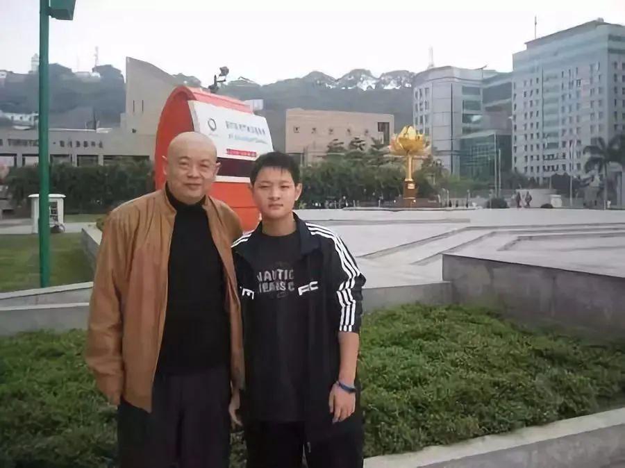 他在当红时淡出演艺圈,他走后歌词完整