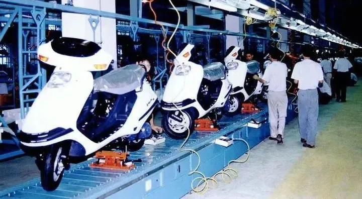 吉利创始人:李书福的传奇人生