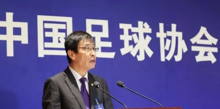 中国人适合踢足球吗,中国人适合打篮球还是踢足球