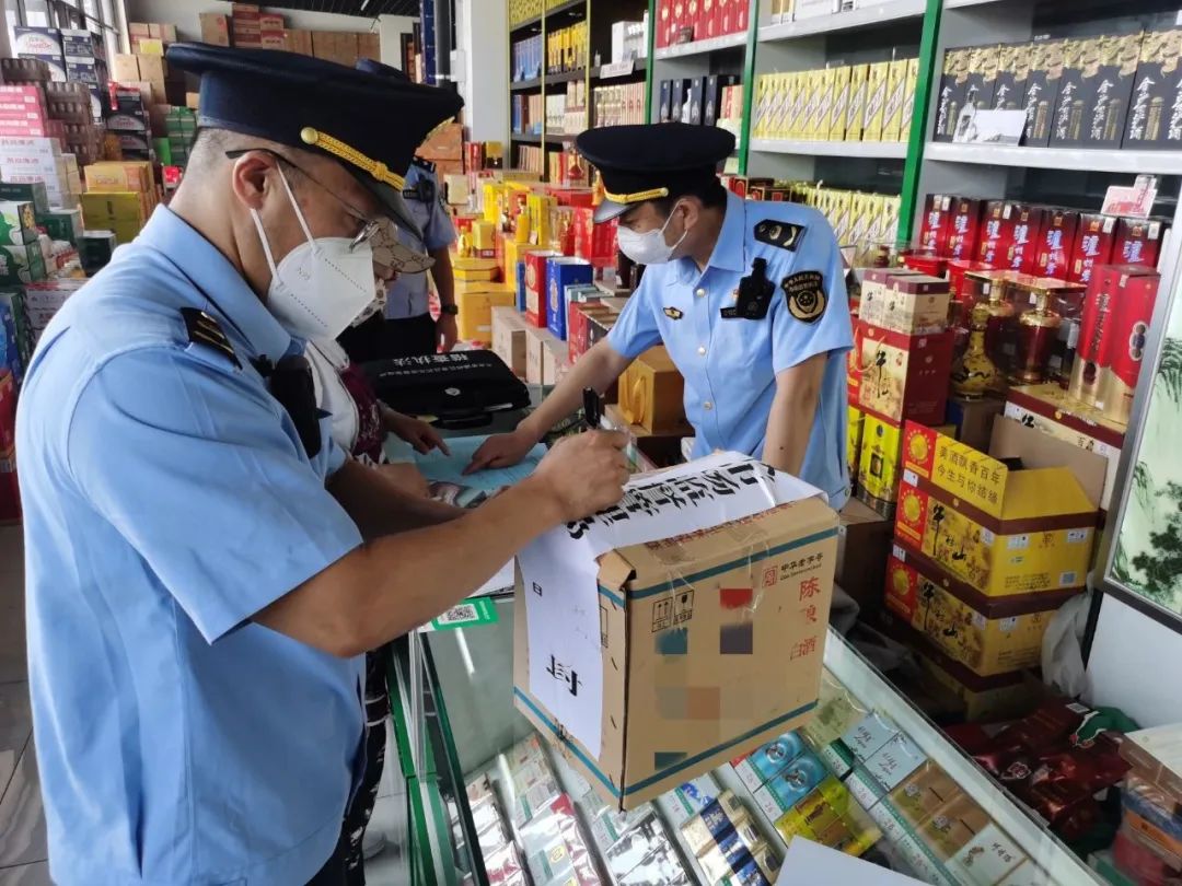 娃娃机抓娃娃有猫腻,抓娃娃机骗小孩