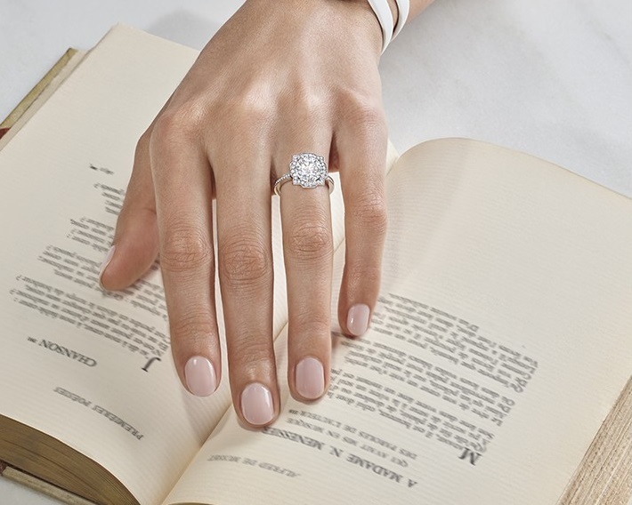 两克拉钻戒和1.5克拉钻戒对比,两克拉钻戒怎么选