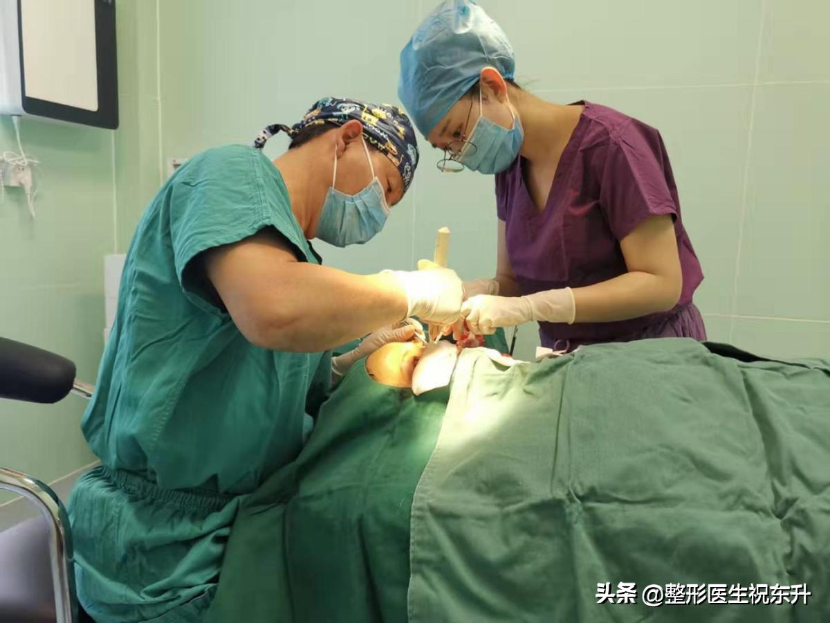 做眼袋手术的真实经历,犹豫了很久终于来做眼袋手术