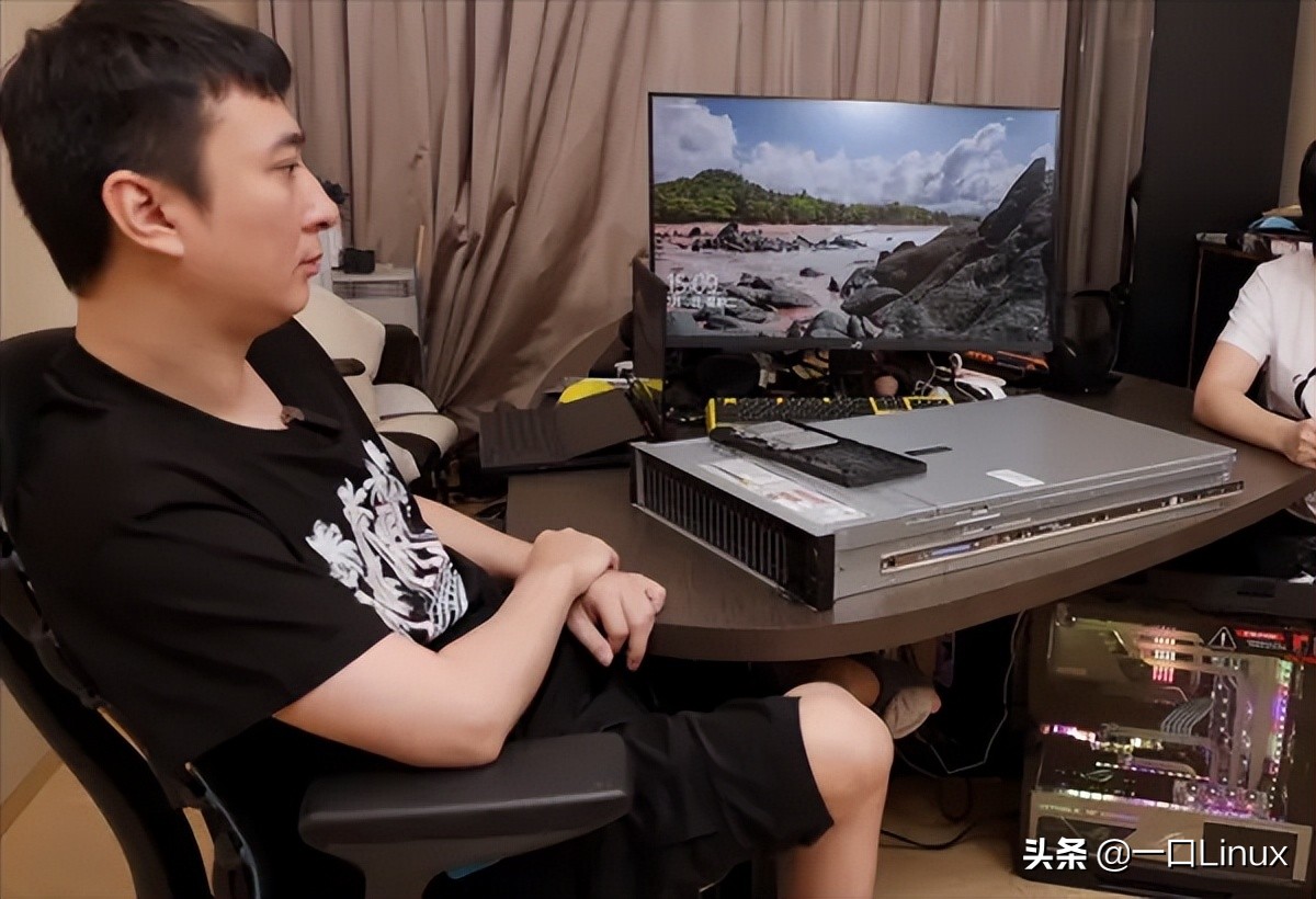 主机坏了维修还是换一个呢,主机坏了半个月才给修好