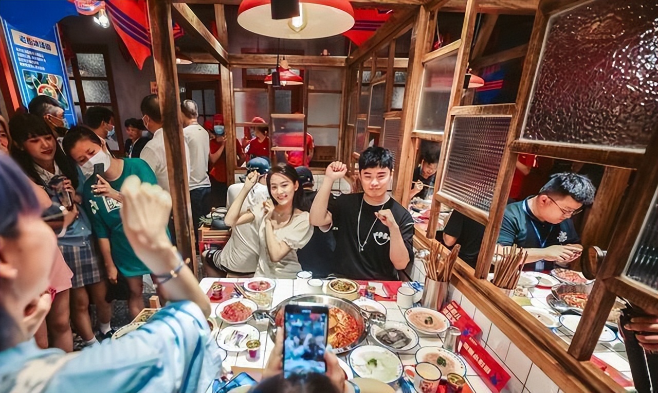 痛心!这批火锅店“冻死”在了春节前......