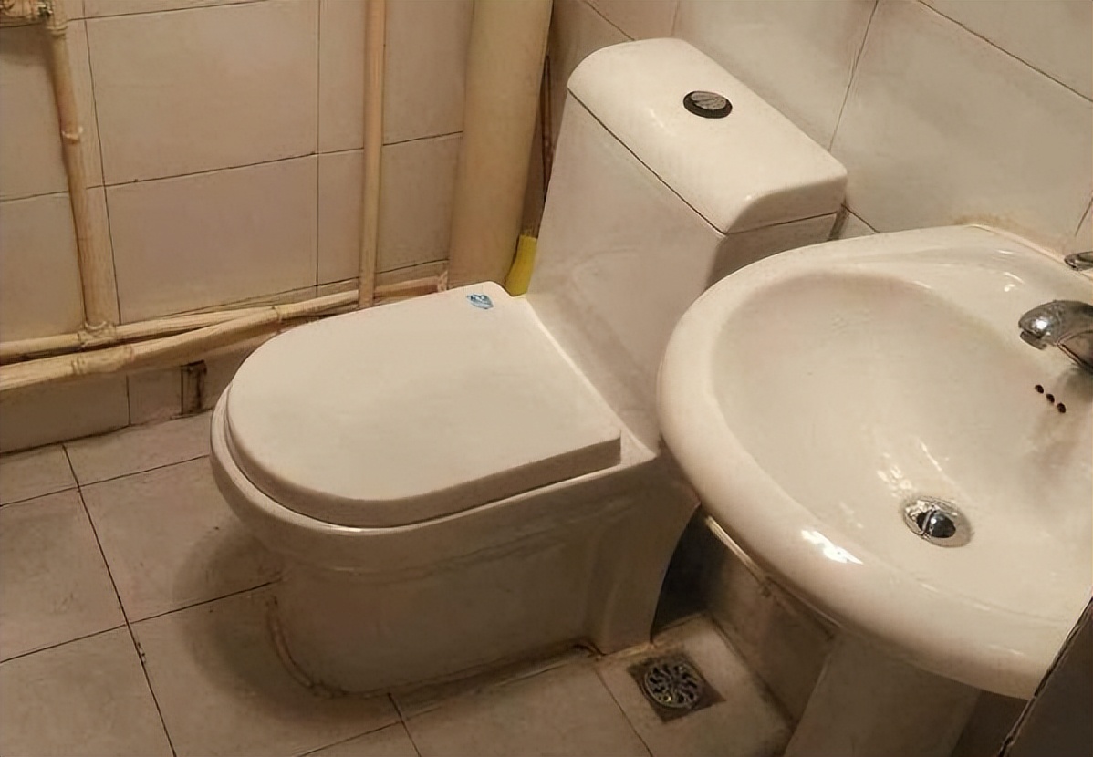 卫生间漏水怎么判断是楼上漏水,卫生间漏水怎么准确找到漏水点