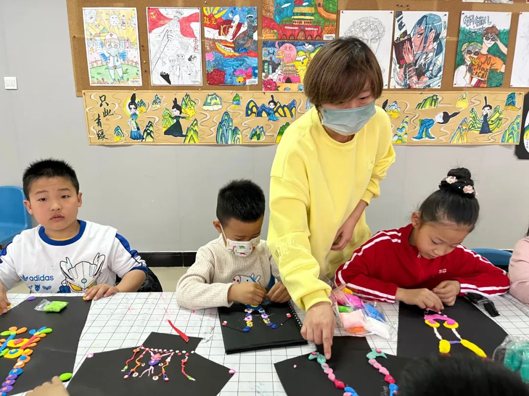 致敬劳动者丨徐静：小小画笔点亮学生多彩童年